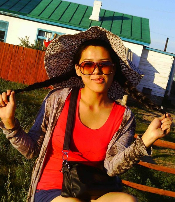 Залуу жүжигчин Т.Энэрэлийн зургийн цомог